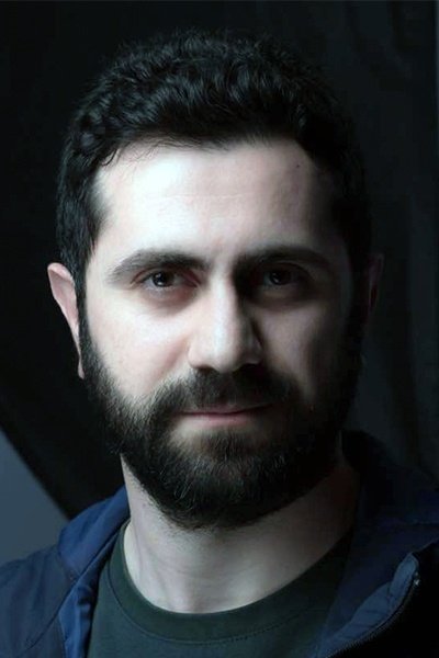 Daniel Guliyev backdrop