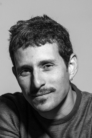 Leonardo Barbuy backdrop