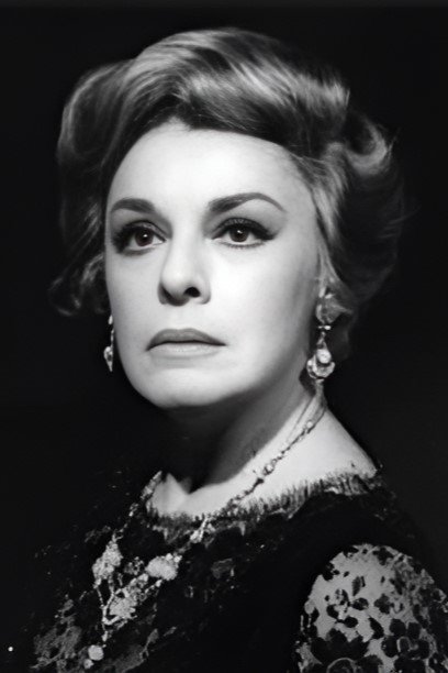 Ana Proklemer backdrop