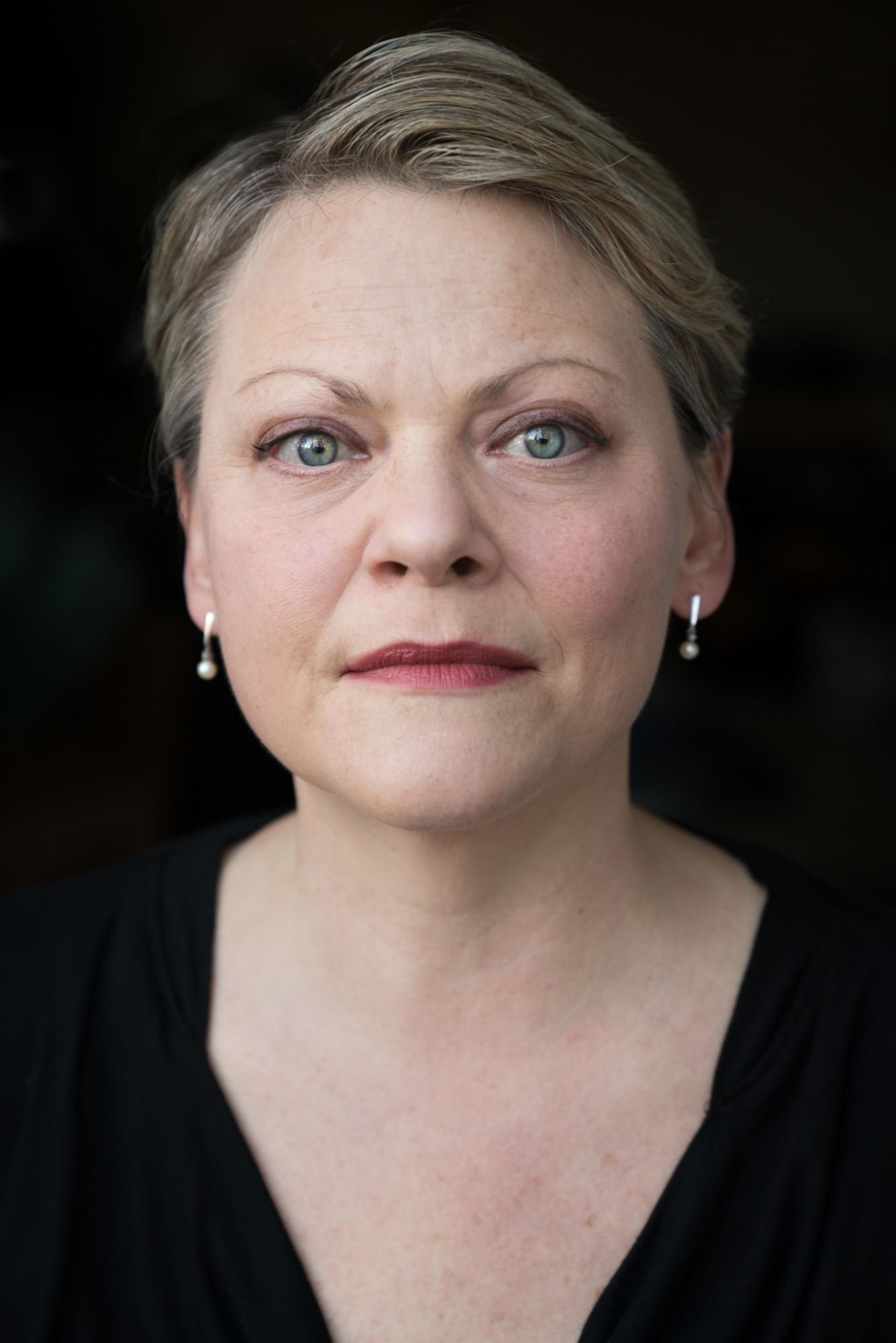 Kim Winter Mako backdrop