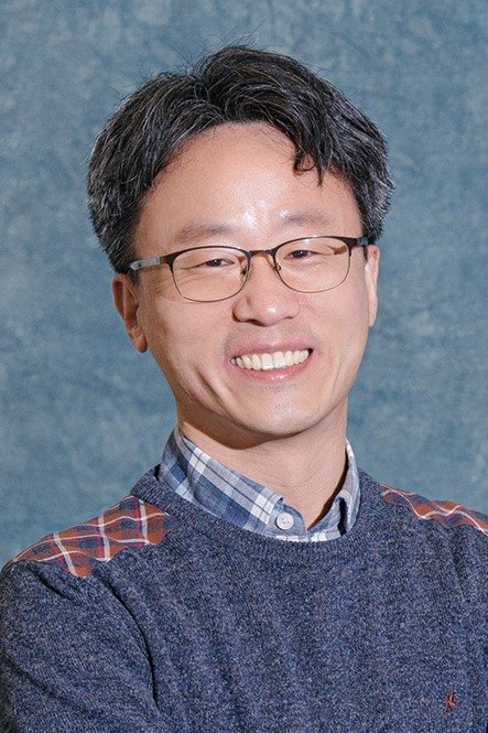 Lee Hyuk-rae backdrop