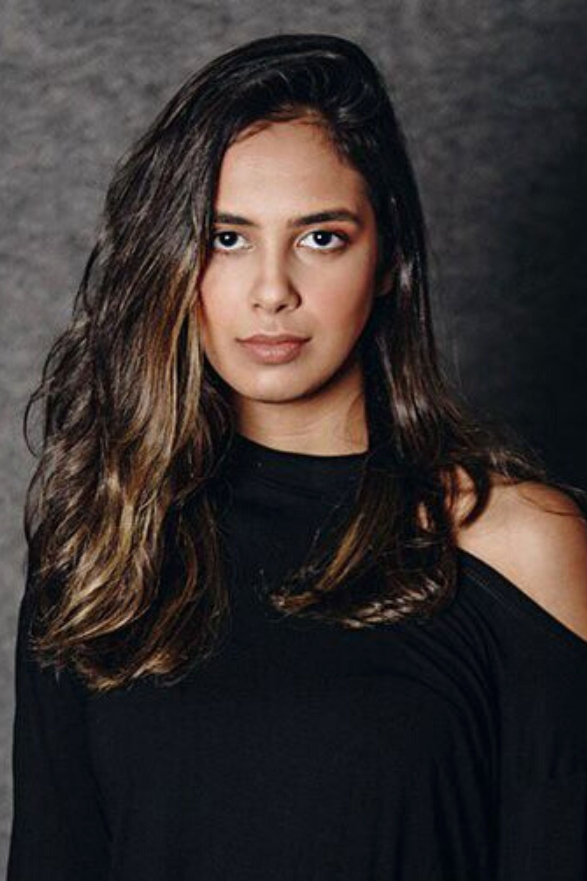 Allana Oliveira backdrop