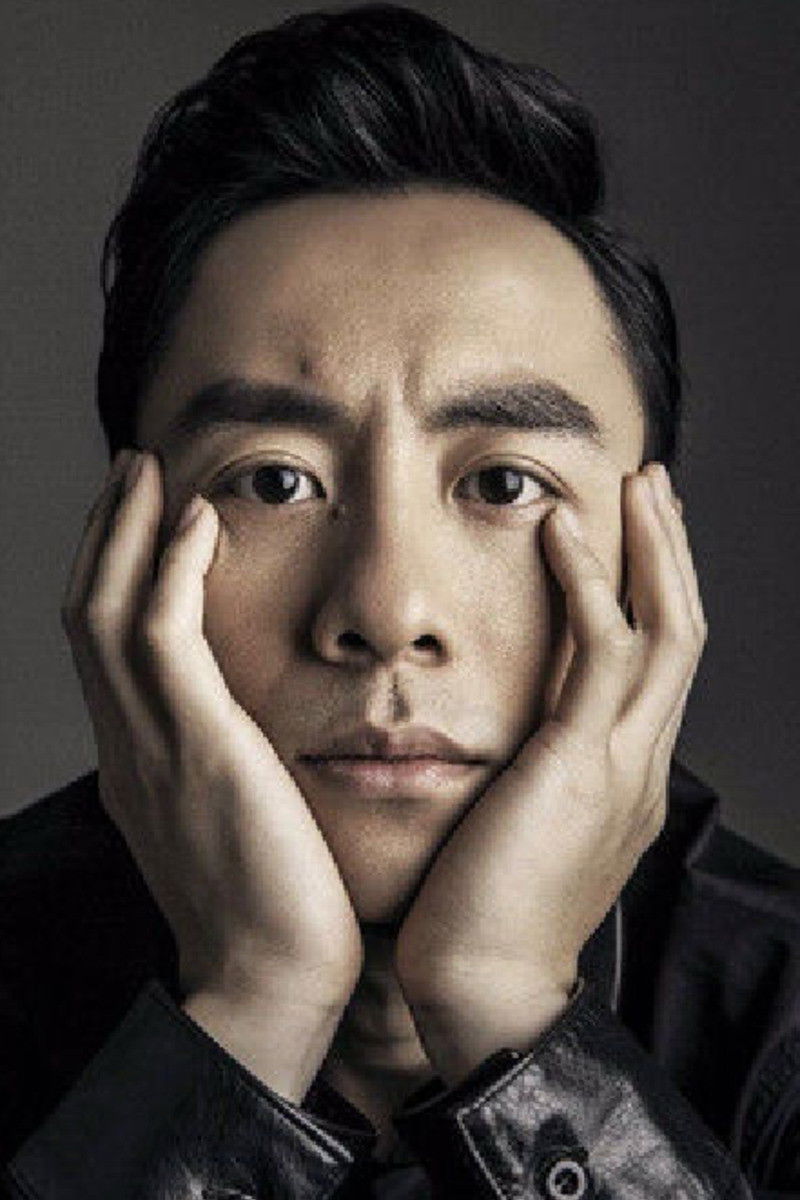 Huang Yixin backdrop