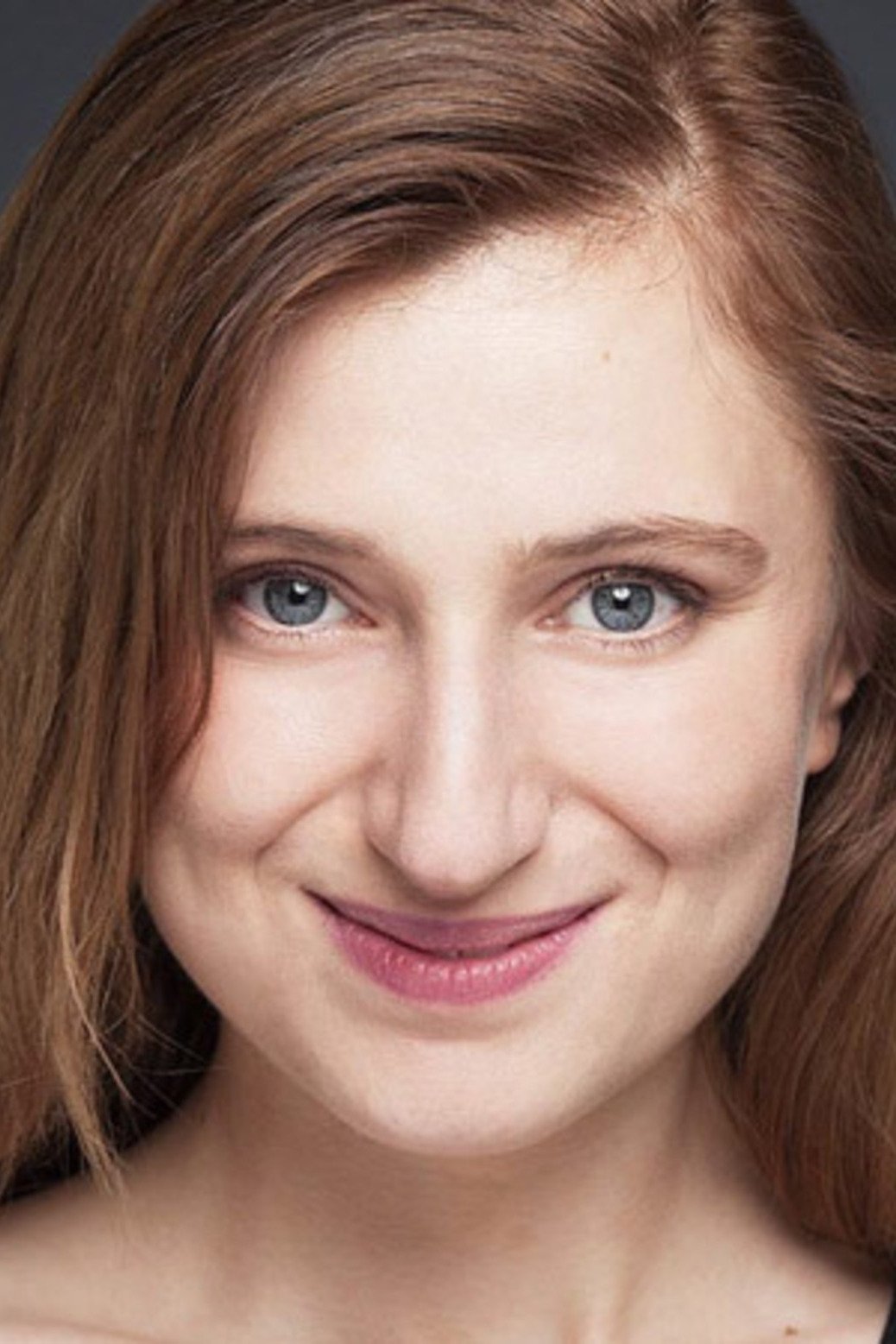 Nezaket Erden backdrop