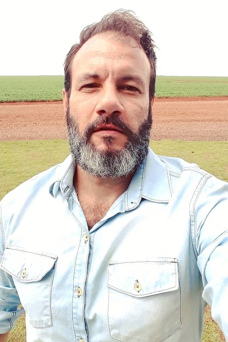 Leandro Faria Lelo backdrop