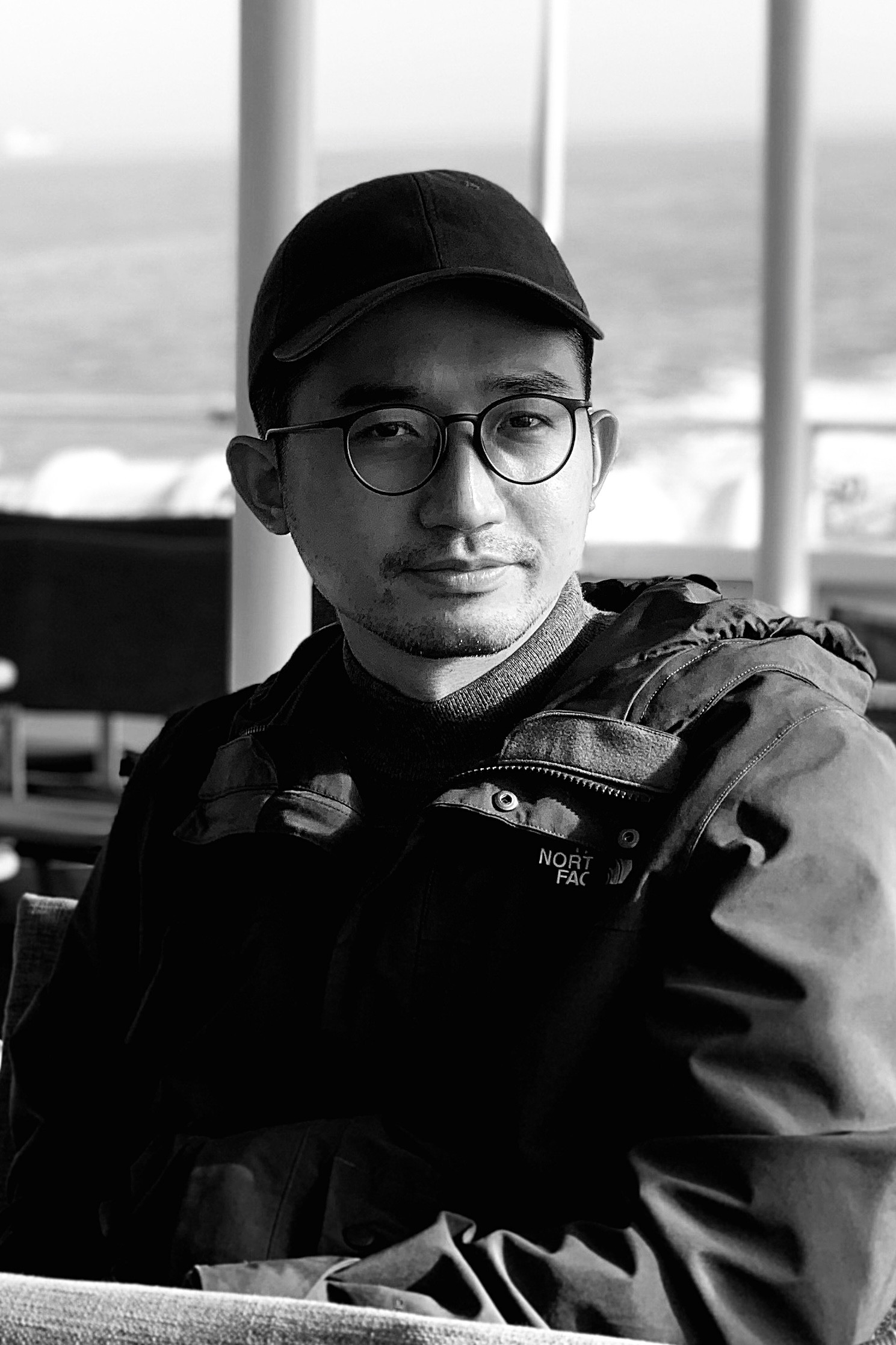 Yan-Hong Chen backdrop