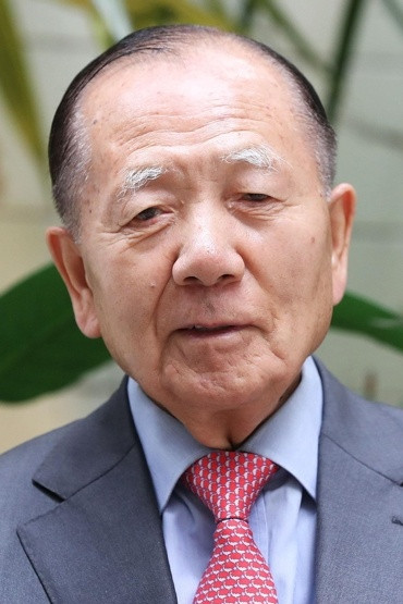 Kim Dong-ho backdrop