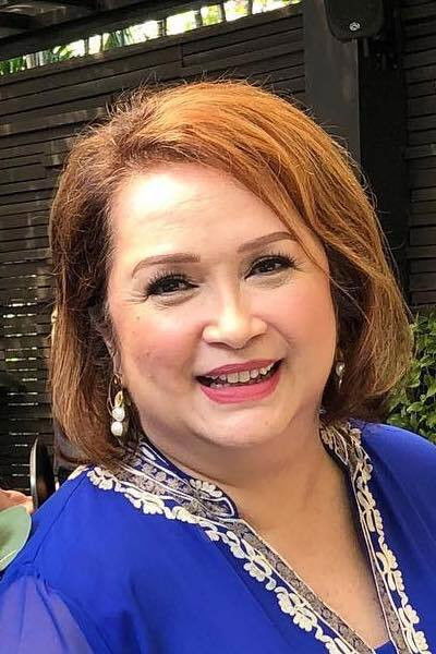 Chiqui Hollmann backdrop