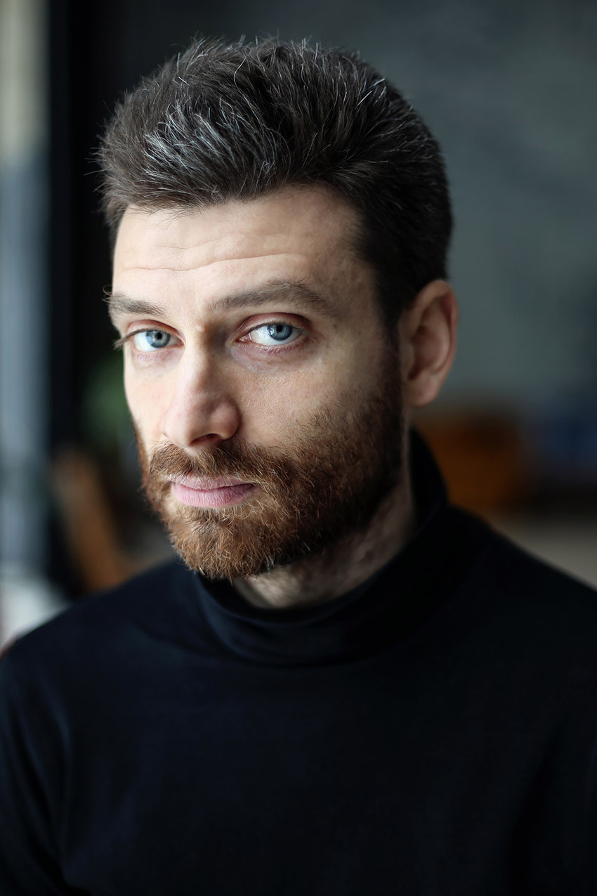 Ihor Aronov backdrop