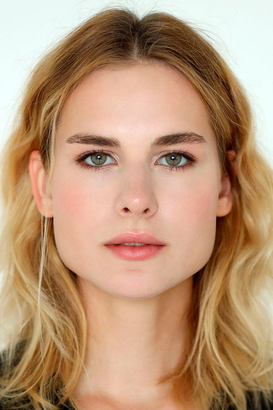 Varvara Komarova backdrop