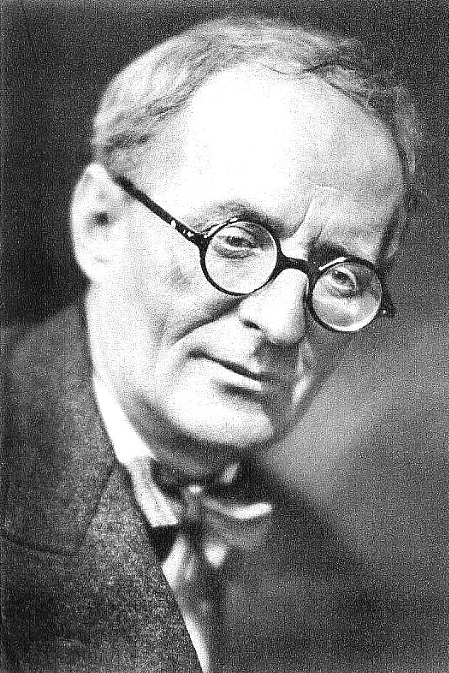 Max Adalbert backdrop