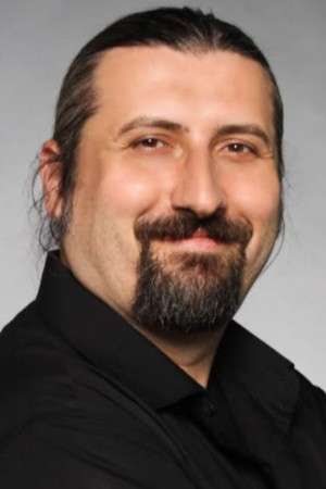 Mesut Süre backdrop