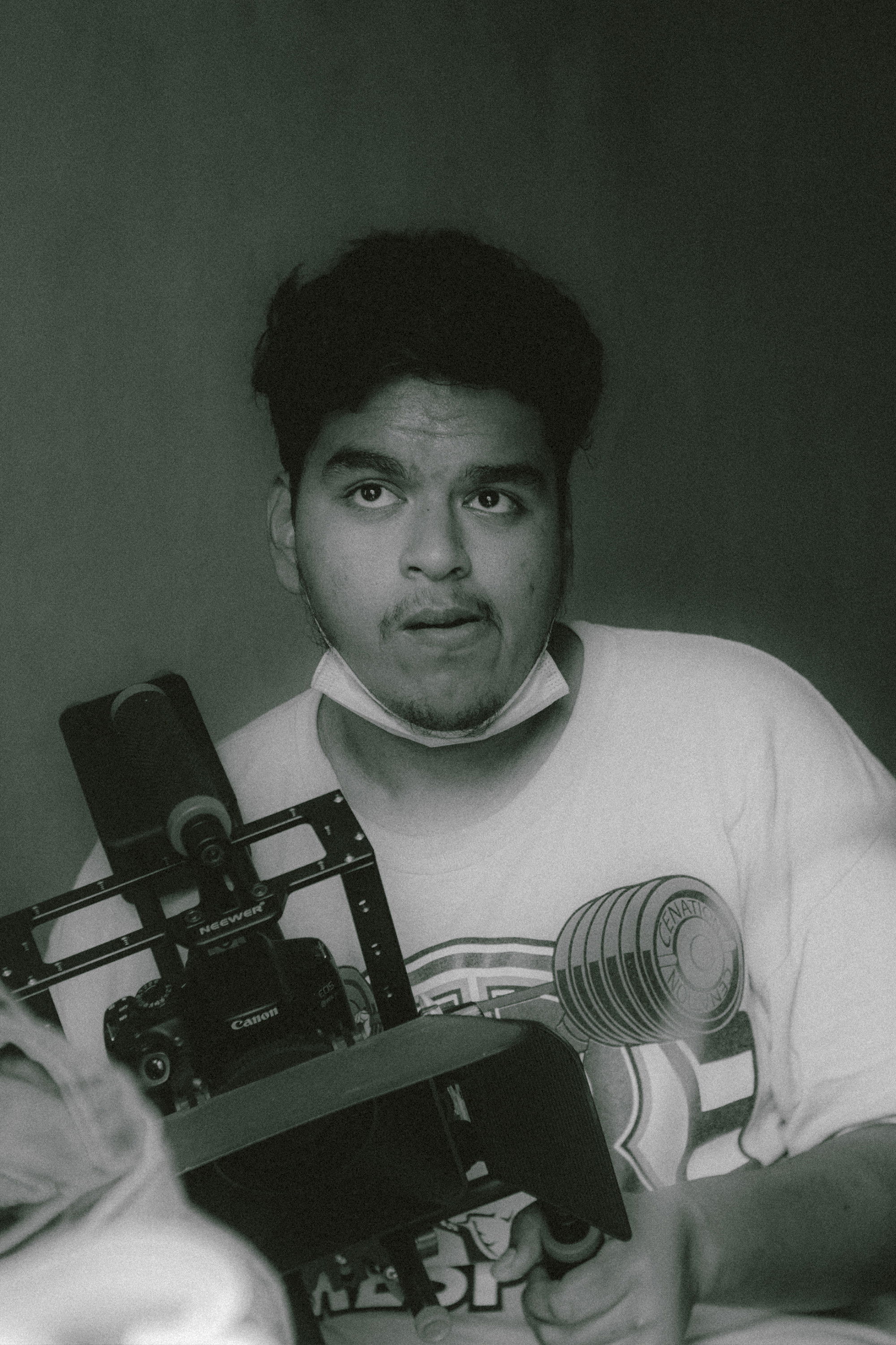 Julio Flores backdrop