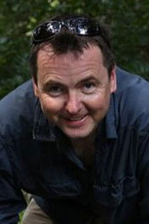 Xhejms Bërn backdrop