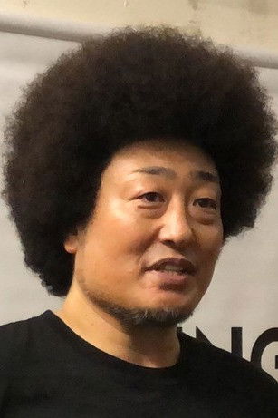 Satoshi Yoneyama backdrop