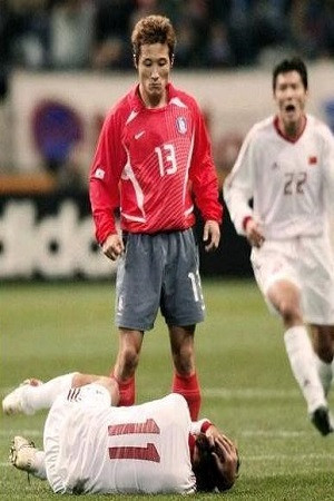 Lee Eul-Yong backdrop