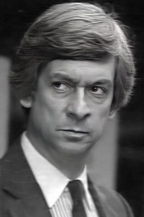 Héctor Biuchet backdrop