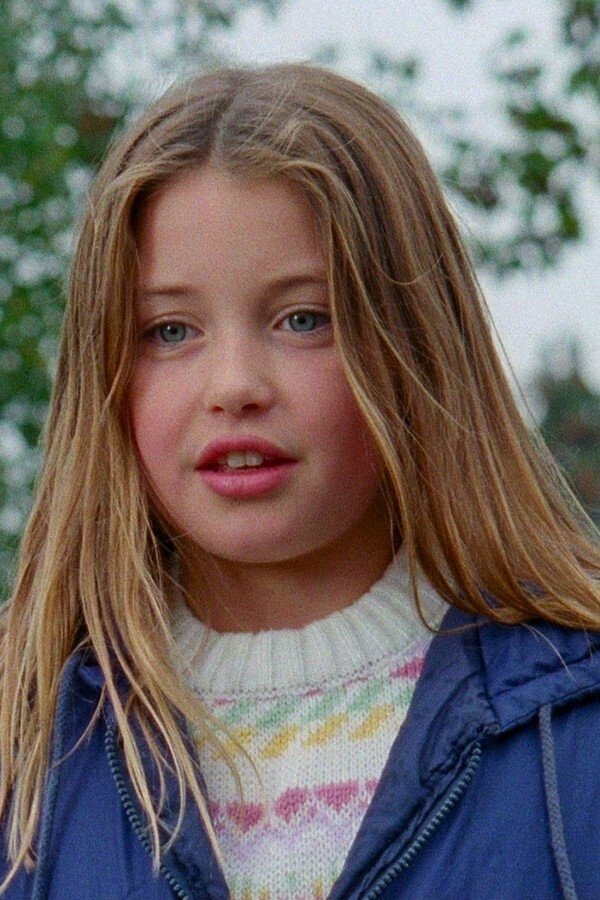 Alice Henri backdrop