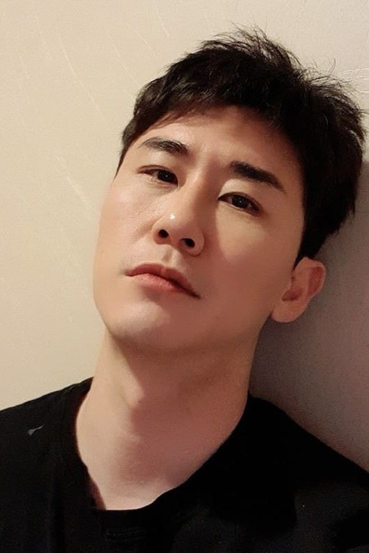 Park Young-tak backdrop