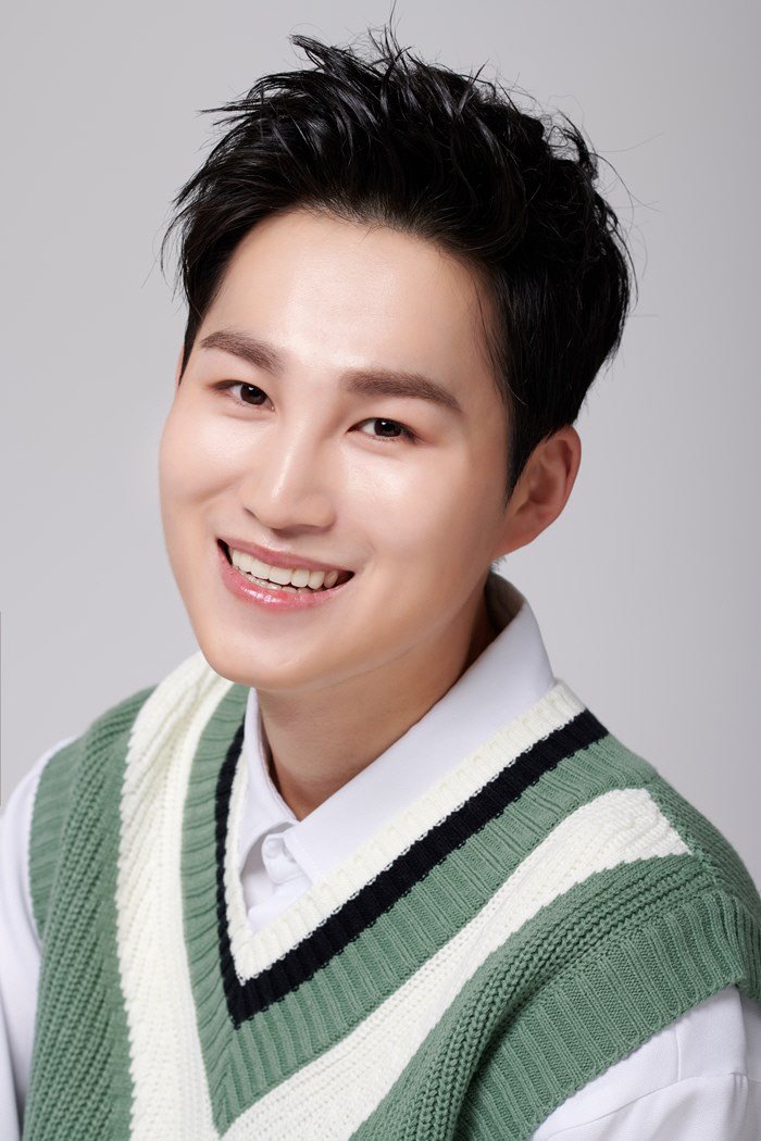 Kim Hee-jae backdrop