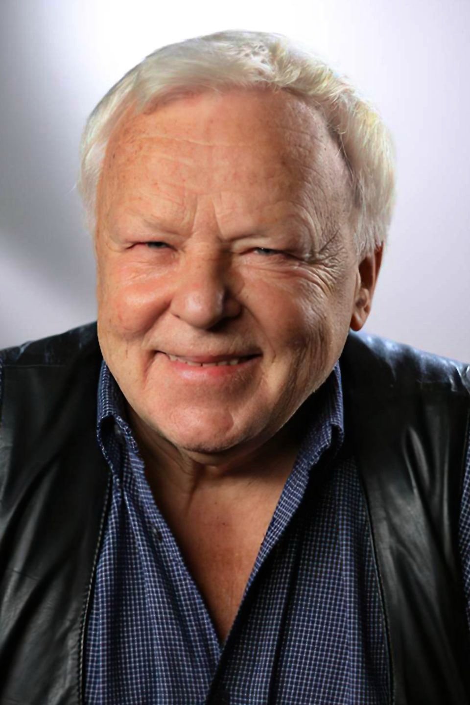 Marian Opania → Marjan Opania backdrop