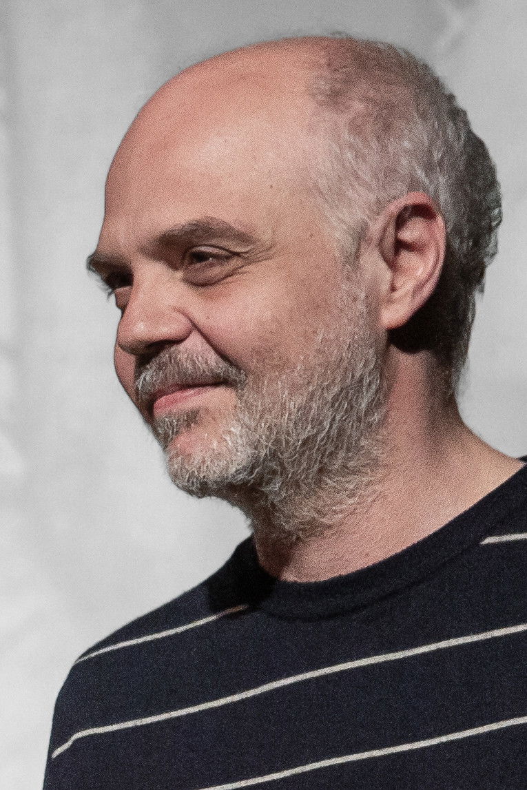 Eduardo Leyrado backdrop