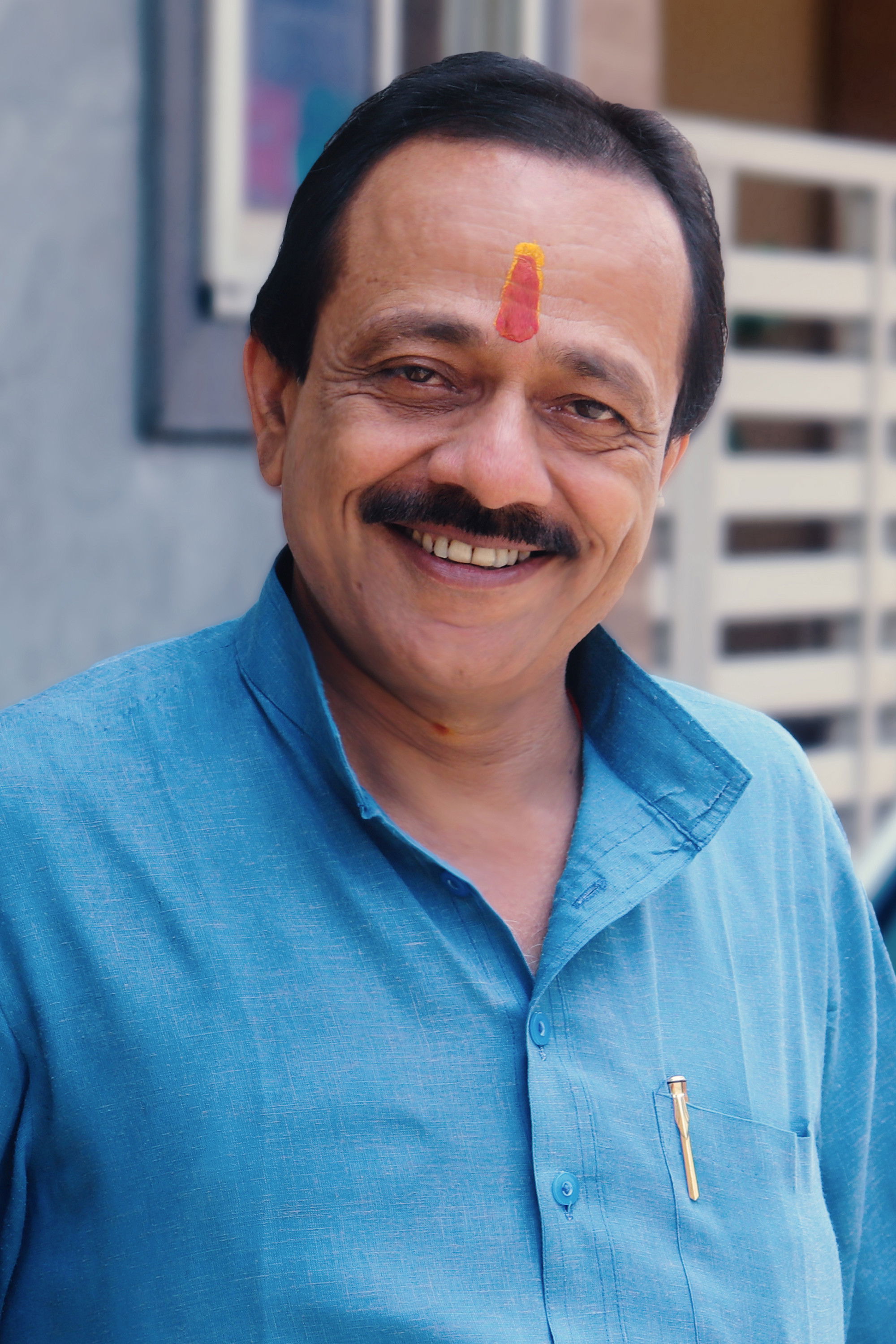 Manoj Dubey backdrop