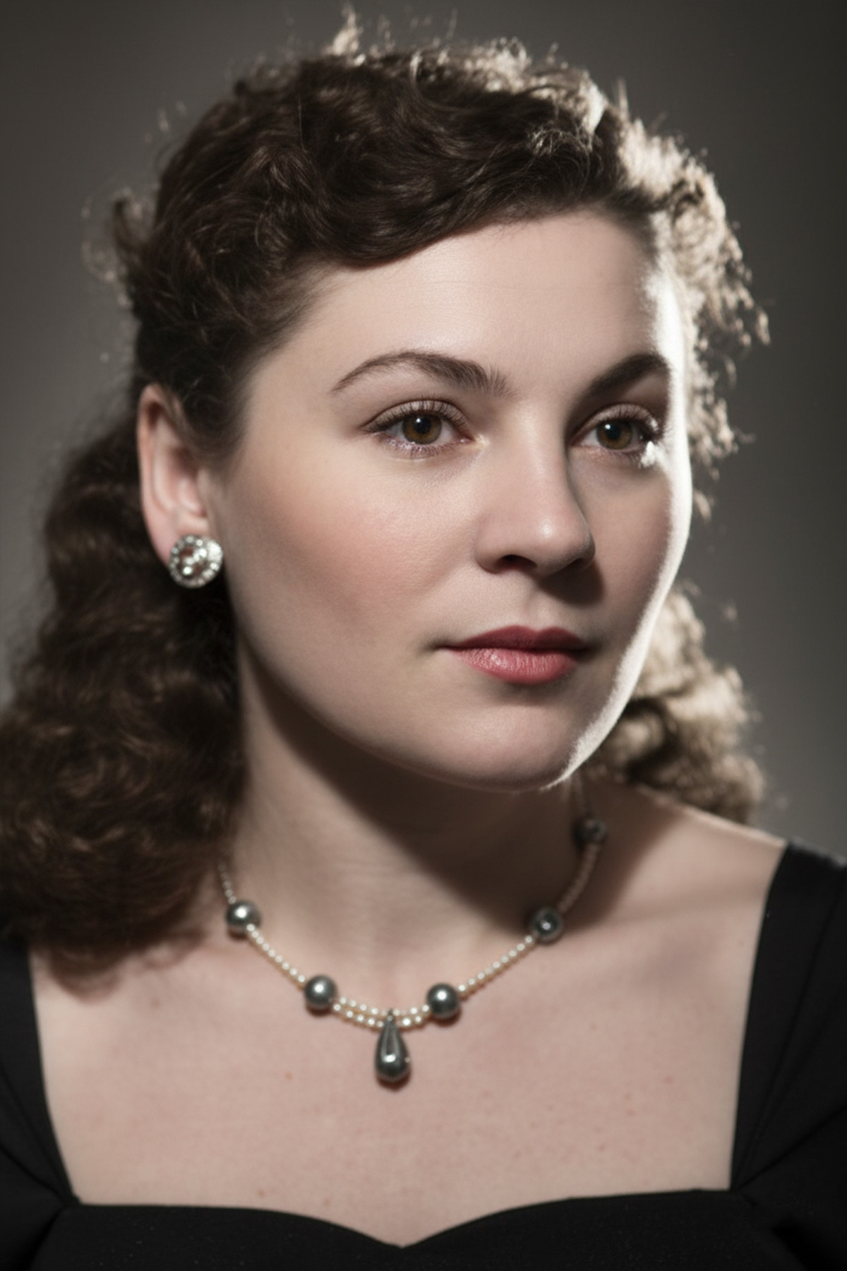 Fatma Andaç backdrop