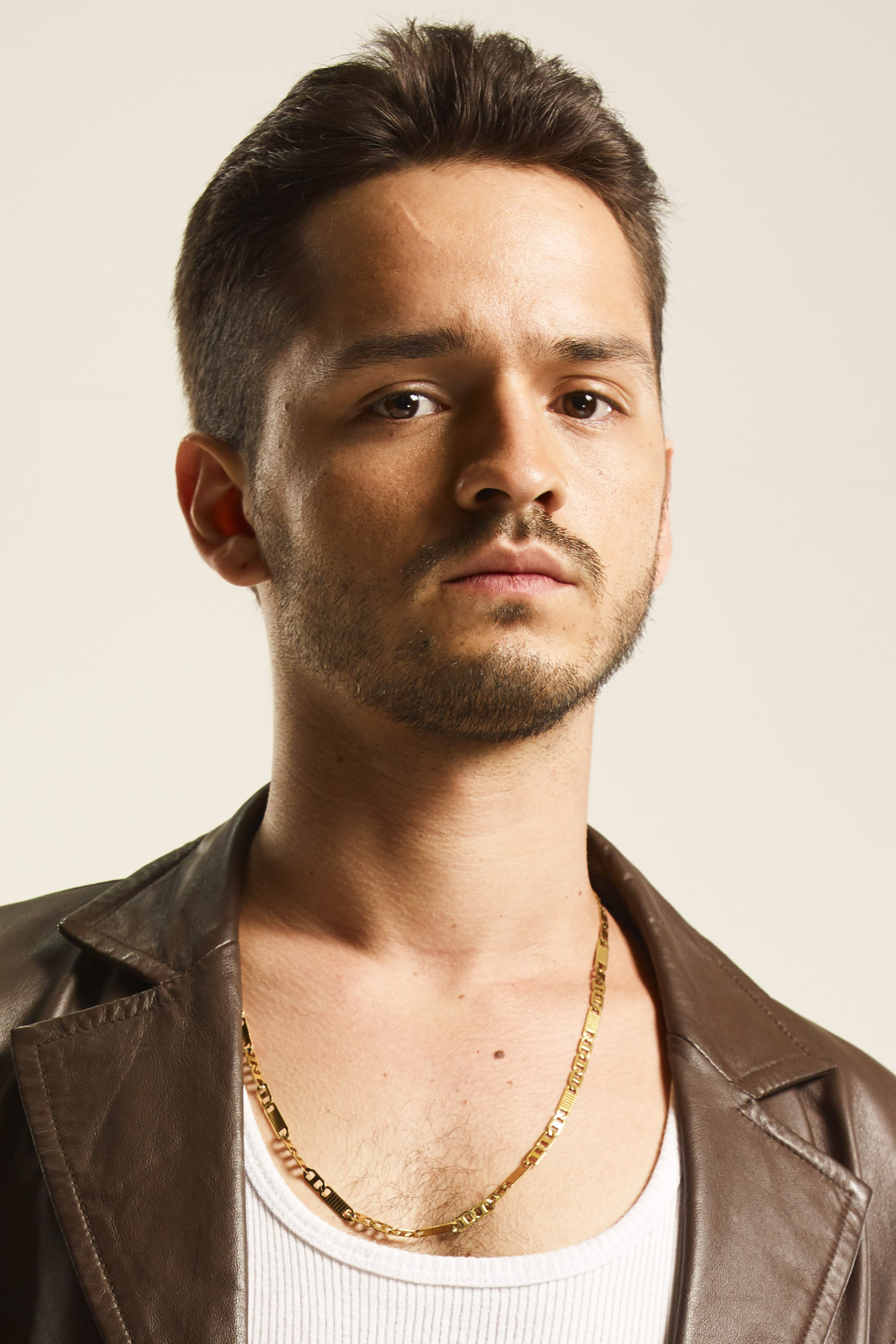 Iván Aragón backdrop