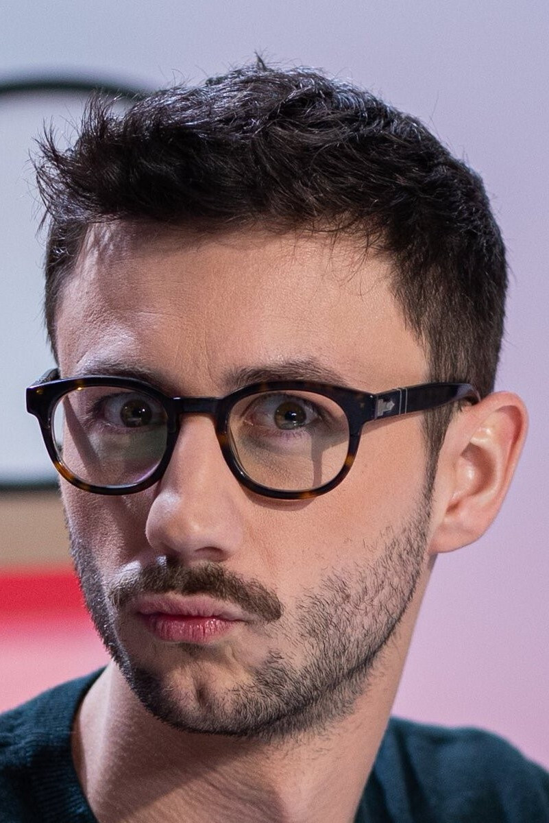 Aurélien Gilles backdrop