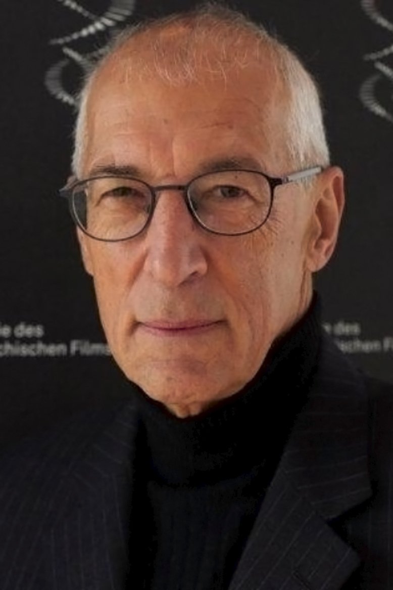 Josef Aichholzer backdrop