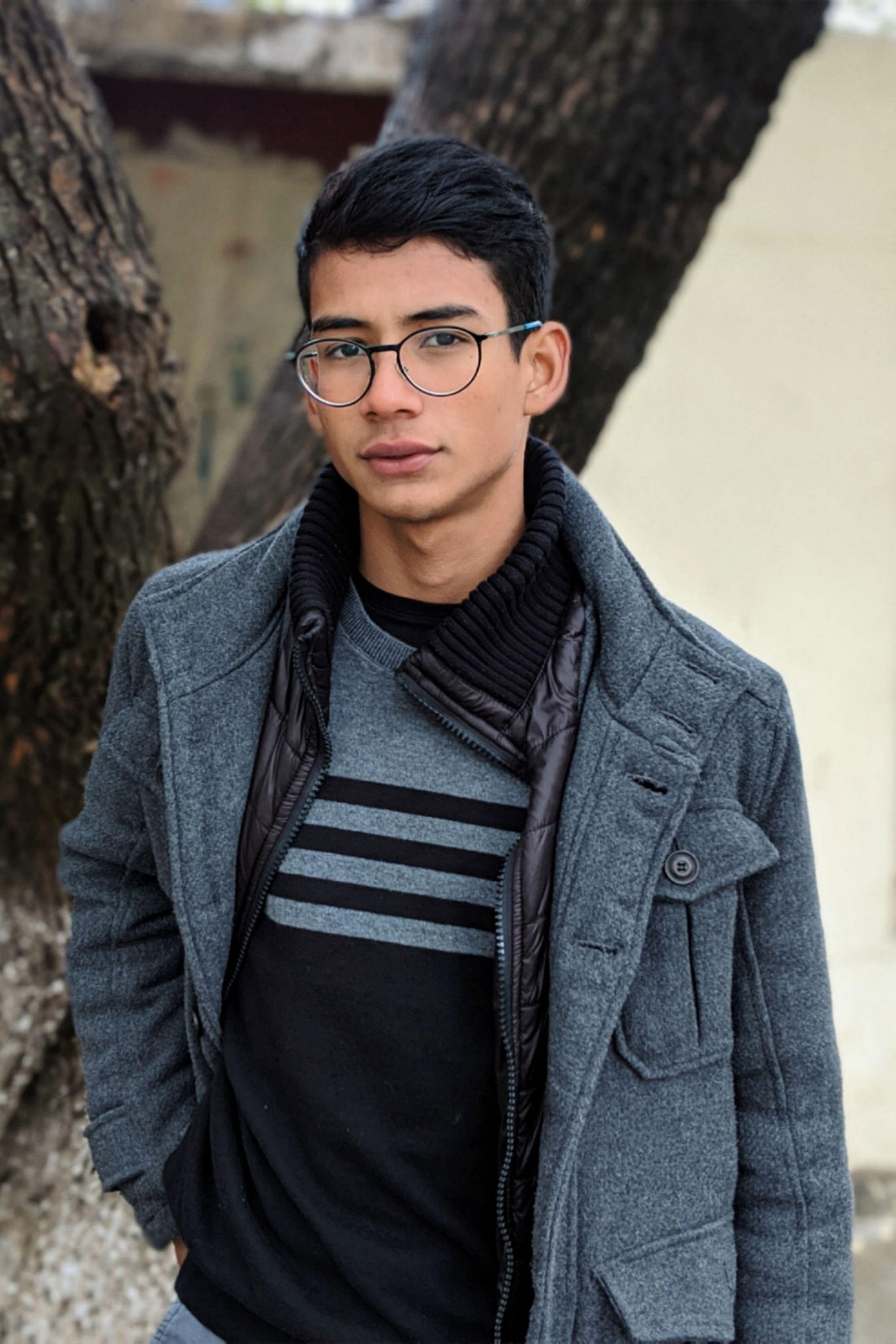 Sebastián Delgado backdrop