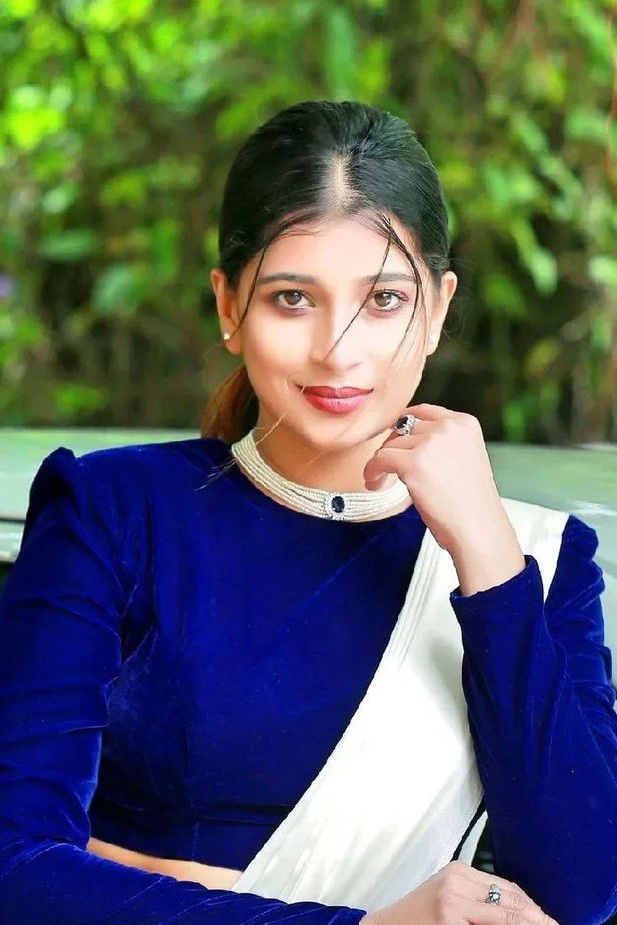 Nadeesha Hemamali backdrop