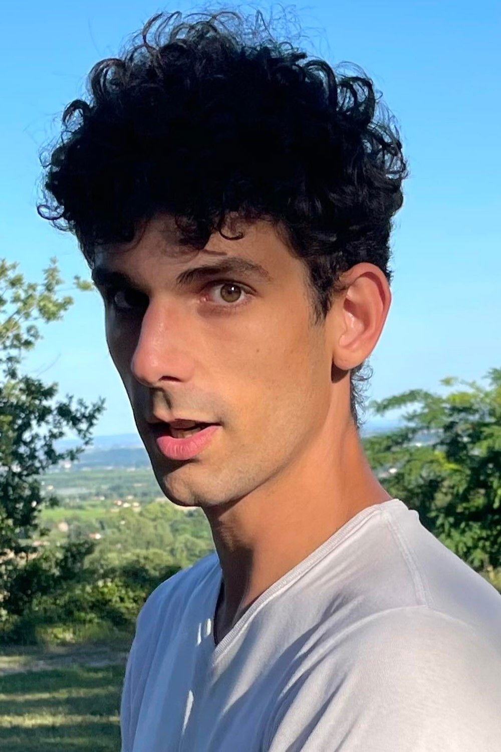 Robin Larroque backdrop