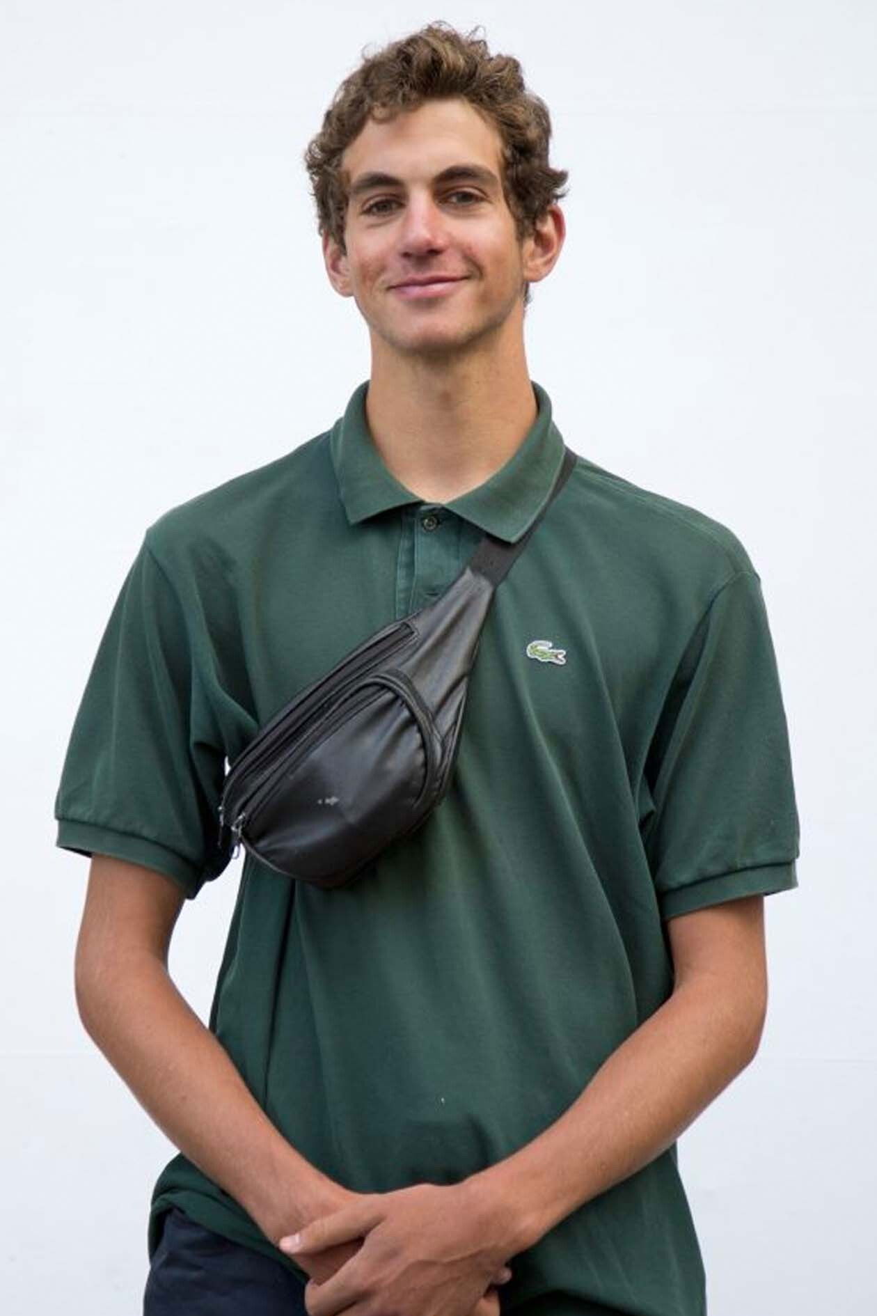 Ismaël Taha backdrop