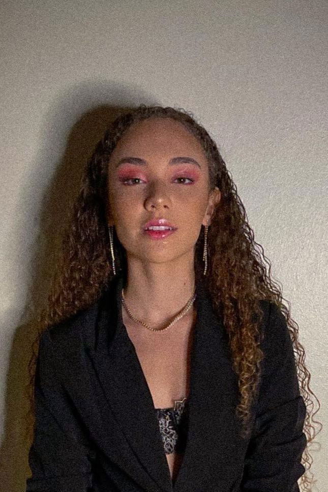 Anna Lisboa backdrop