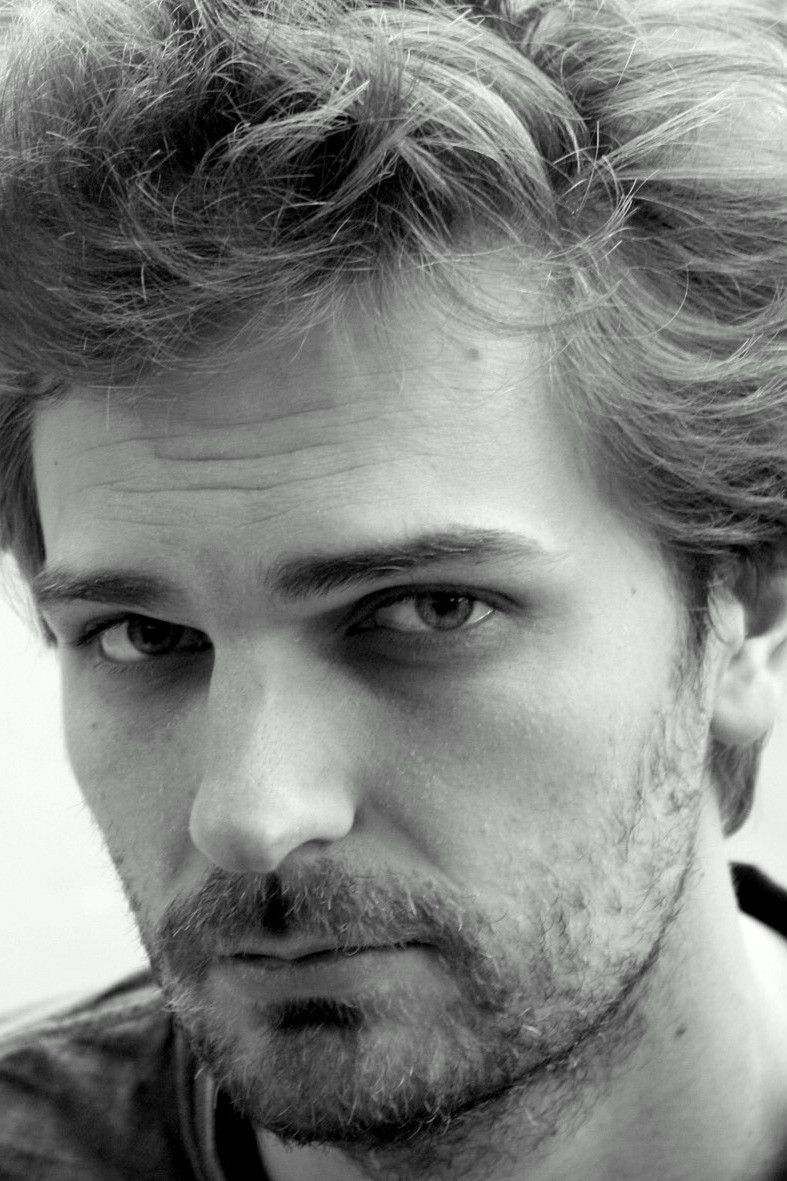 Linus de Paoli backdrop