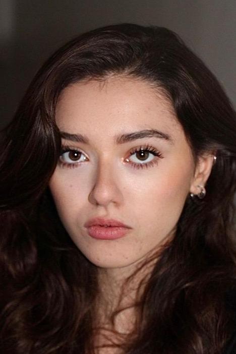 Léonie Dahan-Lamort backdrop