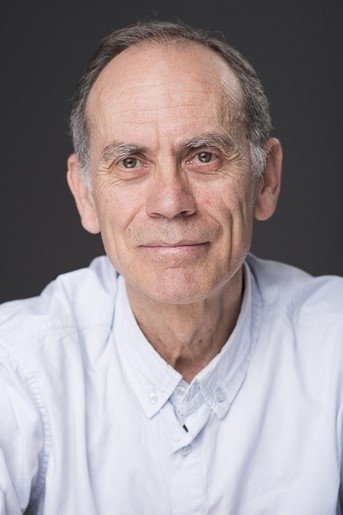 Vicente León backdrop