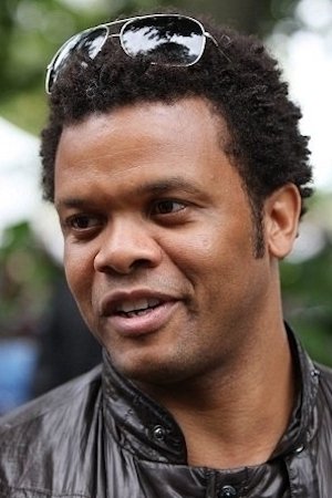 Luck Mervil backdrop