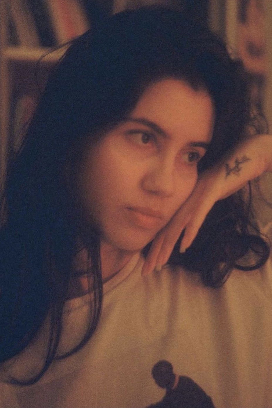 Bruna Toscano backdrop