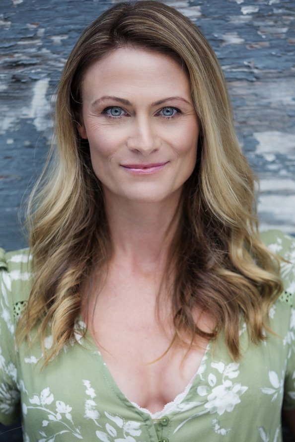 Carolyn Dante backdrop