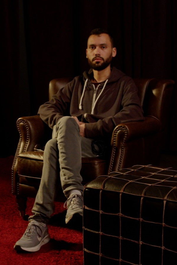 Luiz Emídio backdrop