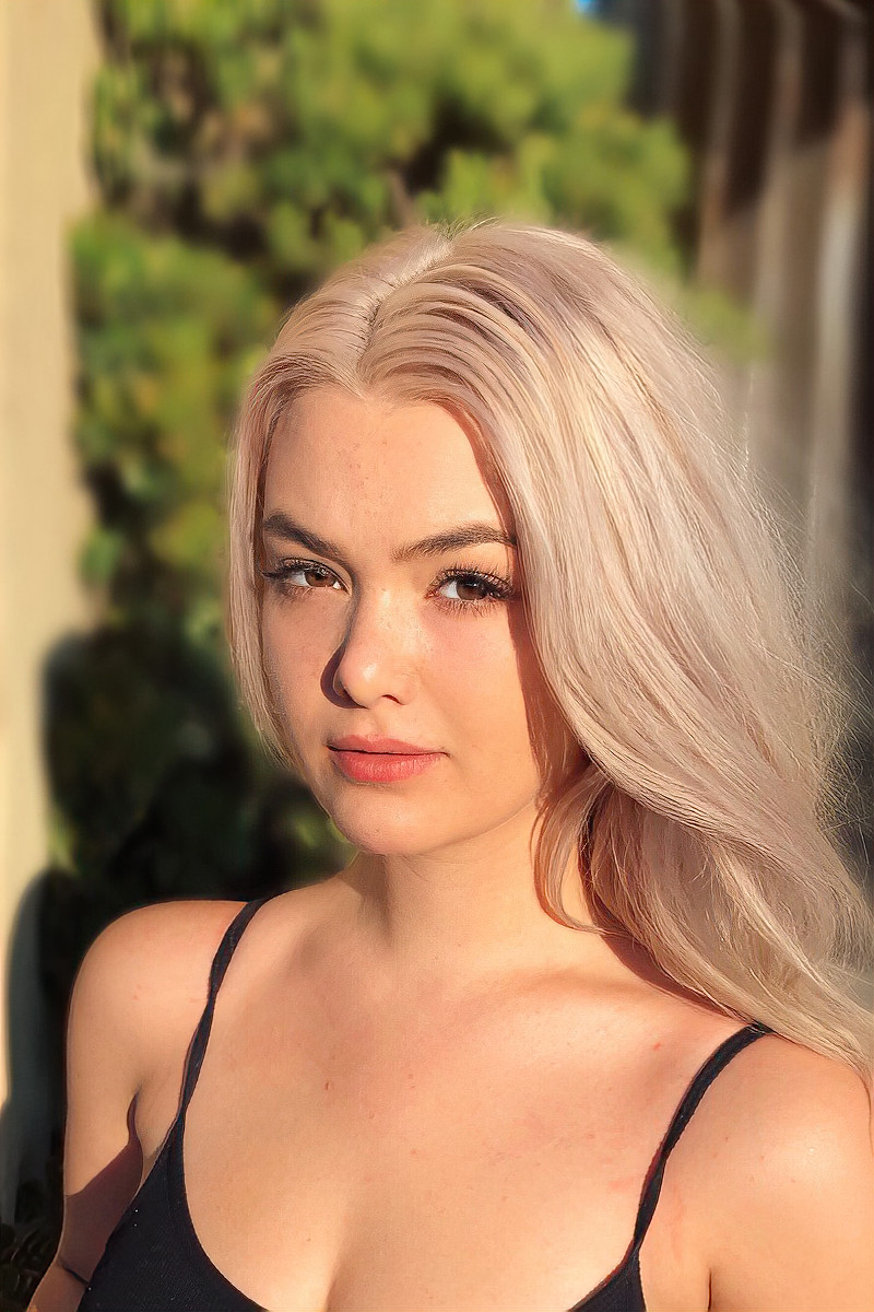 Sophie Giberson backdrop