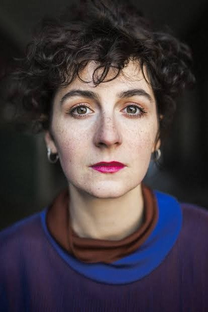 Naemi Latzer backdrop