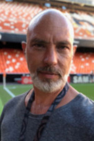 Manu Carriau backdrop