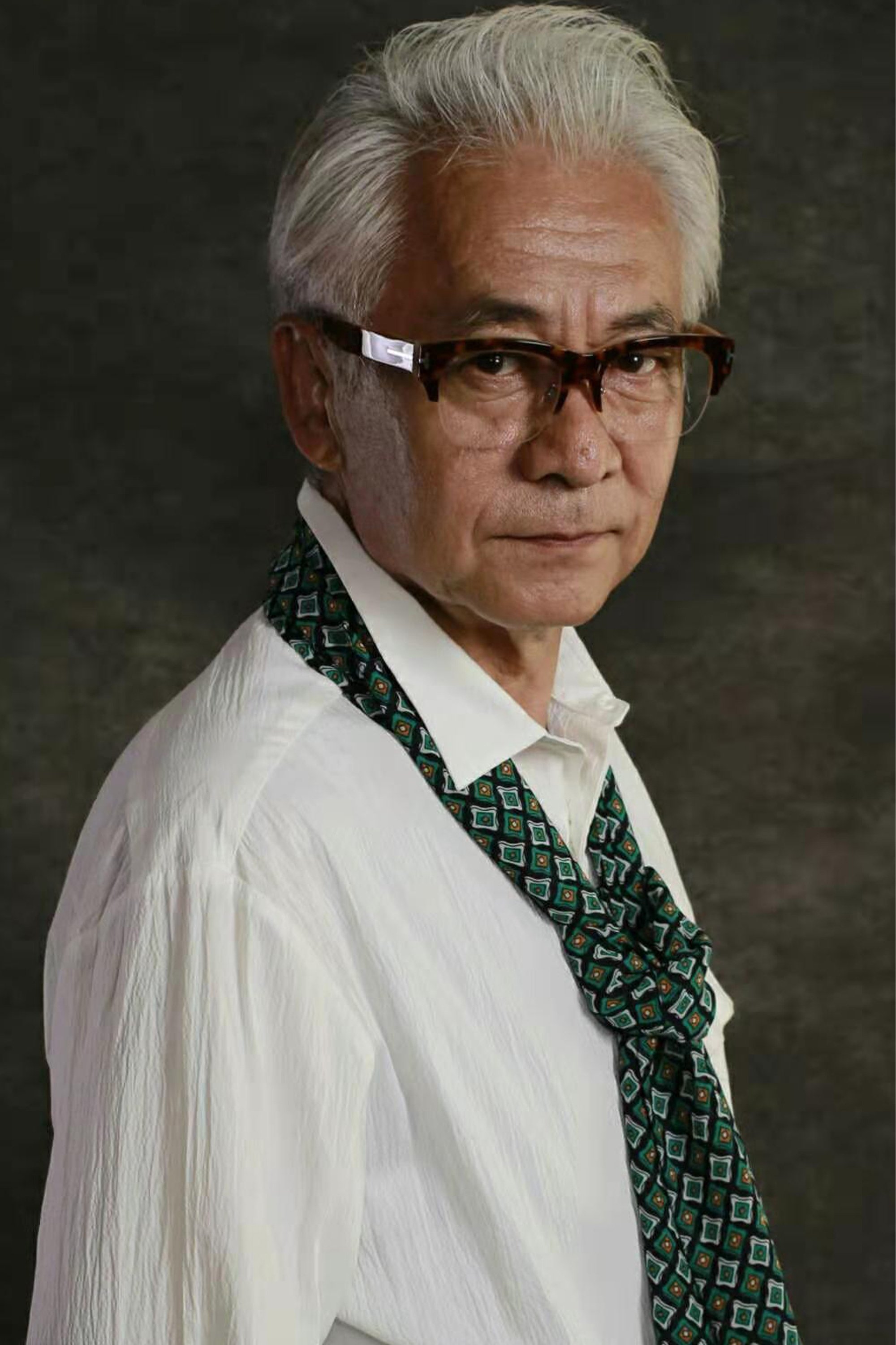 Zheng Xiaomao backdrop