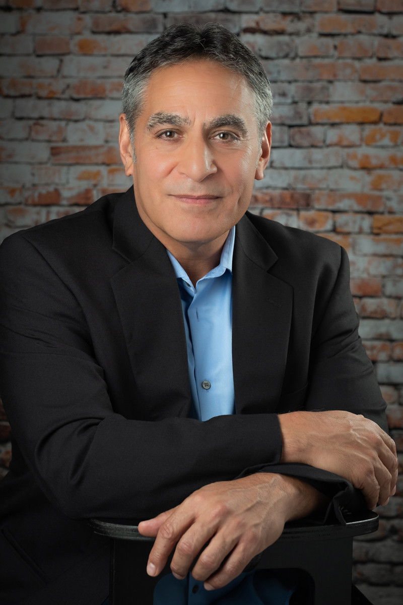 Steven Alonte backdrop