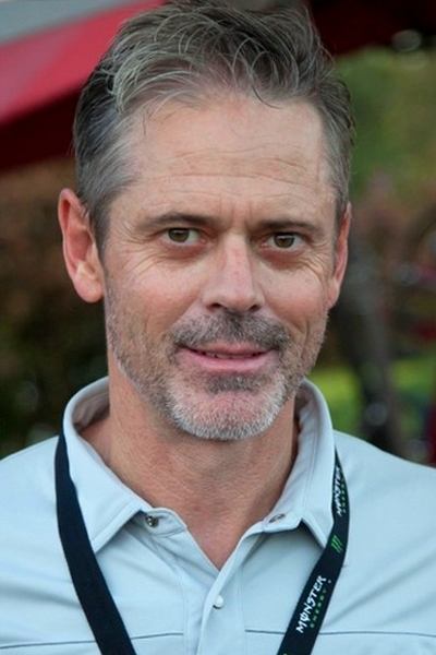 C. Thomas Howell → Si. Toma Houwel backdrop
