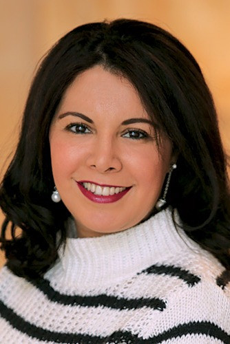 Mouna Fettou backdrop